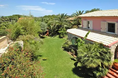 Giardino di Holiday Home in Sicily near Fontane Bianche