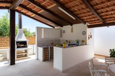 Cucina o angolo cottura di Villa Dema, sea front & beach 20 mt