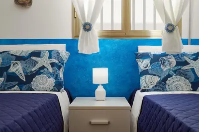 Letto o letti in una camera di Villa Dema, sea front & beach 20 mt
