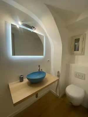 Bagno di Casa accanto teatro