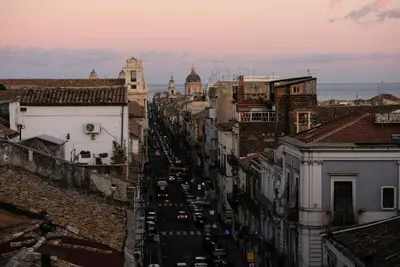 Vista generica su Catania o vista sulla città dall'interno dell'appartamento