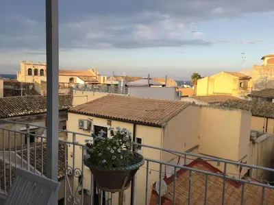 Vista generica sul mare o vista sul mare dall'interno dell'appartamento