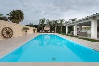 Piscina di ISULATRAVEL - Villa Le Palme o nelle vicinanze