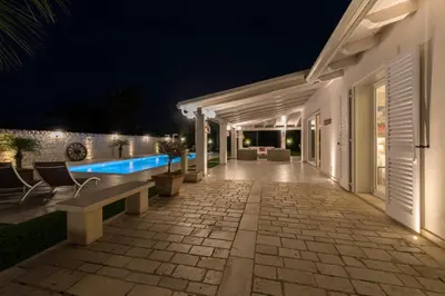 Piscina di ISULATRAVEL - Villa Le Palme o nelle vicinanze