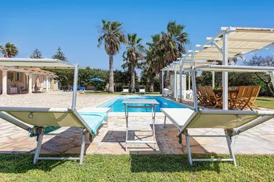 Piscina di Villa Clara Ispica by Villa Plus o nelle vicinanze