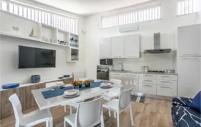 Cucina o angolo cottura di Awesome Home In Pachino With Kitchen