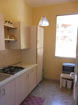 Cucina o angolo cottura di Appartamento in Villa a 100 metri dal mare