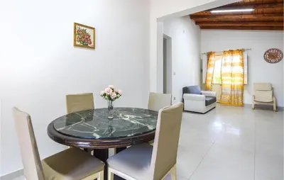 Area soggiorno di 2 Bedroom Cozy Home In Siracusa