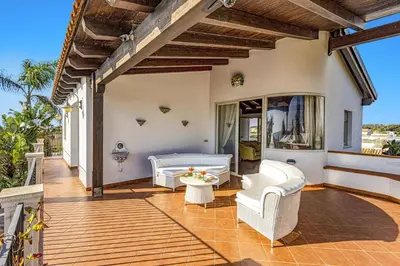 Balcone o terrazza di Villa Nautilus by Villa Plus