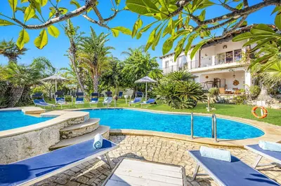 Piscina di Villa Nautilus by Villa Plus o nelle vicinanze