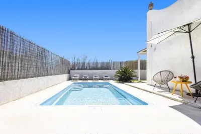 Piscina di Villa Luce by Villa Plus o nelle vicinanze