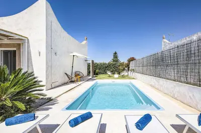 Piscina di Villa Luce by Villa Plus o nelle vicinanze