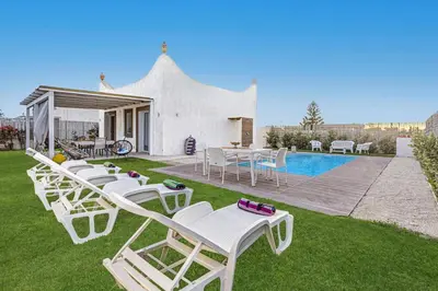Piscina di Villa Arancio by Villa Plus o nelle vicinanze