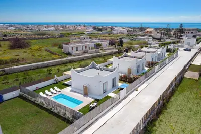 Piscina di Villa Arancio by Villa Plus o nelle vicinanze