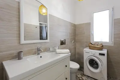 Bagno di Villa Gialla by Villa Plus