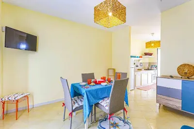 Cucina o angolo cottura di Villa Gialla by Villa Plus