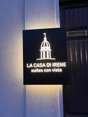Certificato, attestato, insegna o altro documento esposto da La casa di Irene - Suites con vista