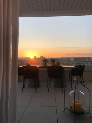 Alba o tramonto visti dall'interno del bed & breakfast o dai dintorni