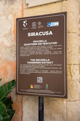 Certificato, attestato, insegna o altro documento esposto da Mary Maira