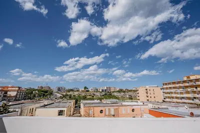 Vista generica su Siracusa o vista sulla città dall'interno dell'appartamento