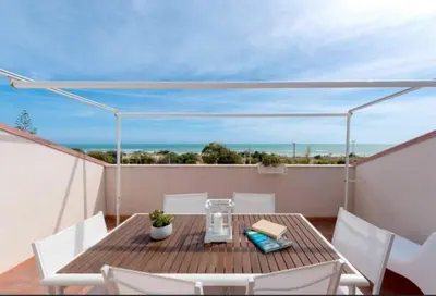 Balcone o terrazza di Esperienza Luxury fronte mare con piscina