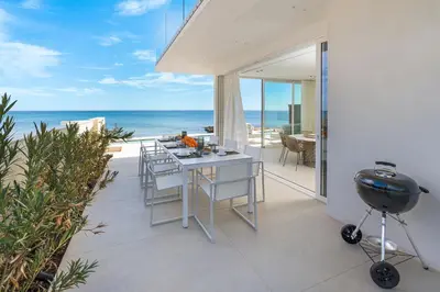 Vista generica sul mare o vista sul mare dall'interno della villa