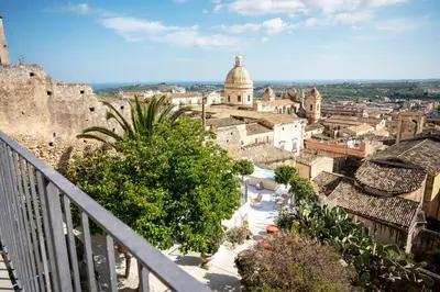 Vista generica su Noto o vista sulla città dall'interno del bed & breakfast