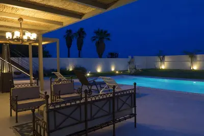 Piscina di Villa Alti vista mare e piscina privata o nelle vicinanze