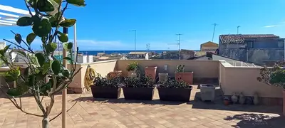 Vista generica sul mare o vista sul mare dall'interno dell'appartamento