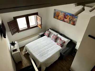 Letto o letti in una camera di NINETTI GUEST HOUSE - Apt CENTRO STORICO-500m dal Duomo